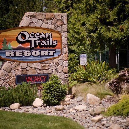 Ocean Trails Resort Parksville Buitenkant foto