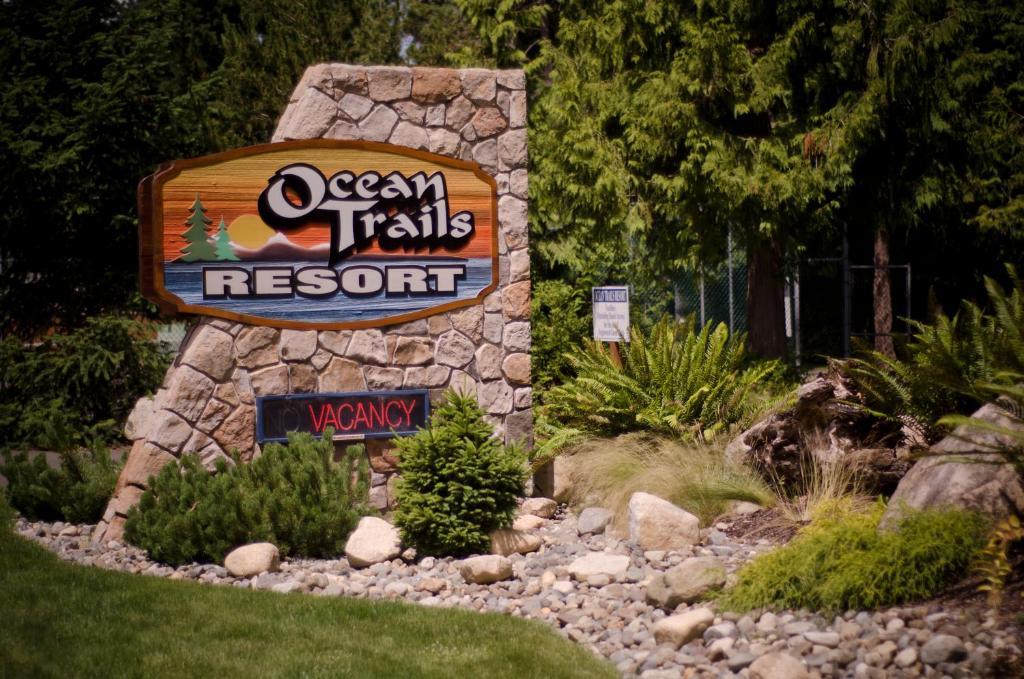 Ocean Trails Resort Parksville Buitenkant foto